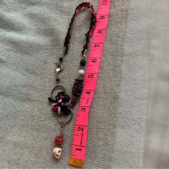 3x35$ 💀 Handmade - Skull short necklace ruban bead fabric - black white red - Picture 10 of 10